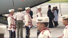 
Военният самолет с тленните останки цар Фердинанд кацна на летище София