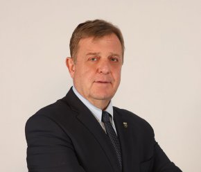 
В страницата си във Фейсбук той отчита основните недостатъци на системата.