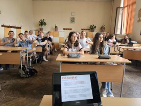 Цяла гимназия в Перник се включи в проекта По-полека