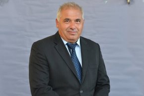 Дългогодишният кмет на хисарското село Ново Железаре Петър Ненов загина при нелеп инцидент снощи, научи "Фокус".