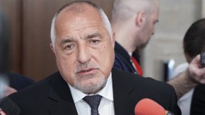 
Има вариант НС да реши при такова бедствие подпомагането да е автоматично от специален фонд, а не всеки път да репетираме какво ще стане. И природните бедствия ще станат все по-чести, за съжаление. Хората очакват от нас да има решение на проблемите им, нищо друго не ги интересува, допълни Борисов.