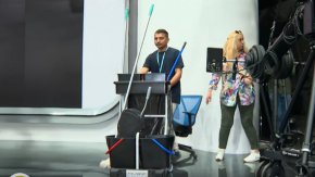 
Иска семейството му да дойде тук, но това е невъзможно в момента. ''Като си отида в Непал там ще говорим. Фирмата ми е обещала, че след три години ще мога да се върна", споделя той.
