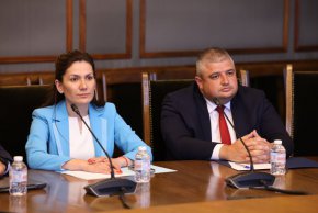 ГЕРБ и ДПС седнаха на масата на преговори 