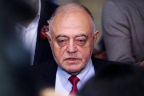 
Отлива на избиратели от партията отдават на нарушен диалог със своите поддръжници и смятат, че има нужда от откровеност и висока степен на критичност при обсъждането на следващите си стъпкии. Национално събрание на ДСБ ще се проведе в началото на следващия месец. 