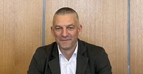 
На 5 април участвах в пътно-транспортно произшествие и държа още веднъж да се извиня, както вече направих и с всички пряко замесени. Дълбоко съжалявам за всички неудобства, които може да съм причинил, и с пълното съзнание, че човек в крайна сметка притежава само доброто си име, споделям своята позиция и поуки“.
