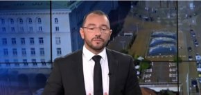 
    Искаме оставката на кмета Терзиев, както и на заместник-кмета Павлов, защото тези хора излъгаха преди всичко гражданите. Това е моралната страна на нещата, тя не е маловажна. Бяха изразходвани обаче и 1,5 млн. лева. 