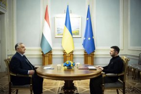 
Орбан е разединяваща фигура по отношение на европейската подкрепа за Украйна. Авторитарният унгарски лидер редовно се опитваше да провали инициативите на Европейския съюз, предлагащи допълнителна военна и финансова подкрепа за Киев по време на конфликта.
