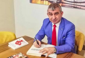 Къде е Джевдет Чакъров, попита той и добави: "Уж е лидер, но не излезе никъде. Те чакат заповеди от Доган".
