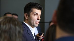 Нашите мисли са със семействата на загиналите и пострадалите в най-бруталната руска атака срещу граждански цели в Украйна от началото на 2024, коментира съпредседателят на ПП Кирил Петков във ФБ.

 