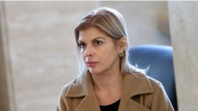Прокурорската колегия наказа бившия районен прокурор на София Невена Зартова с намаляване на заплатата с 20% за една година заради лошо ръководство на Софийската районна прокуратура и пет забавени дела.  

Дисциплинарното производство срещу нея беше образувано миналия октомври по предложение на изпълняващия функциите главен прокурор Борислав Сарафов.