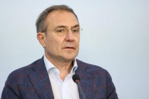 Имаше различни виждания в председателския съвет. Мнението на БСП е да се видят най-важните законопроекти и спрямо тях дали трябва или не трябва да излиза парламента във ваканция. Това коментира пред журналисти председателят на ПГ на "БСП за България" Борислав Гуцанов.
