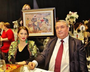 
Понеже пиарски битката в ДПС уж се води от автентичното и чистото като сълза обединение на старите ДС - кадри Доган и Аталай срещу новото начало на Пеевски, забавно е да се види какви хора движат медийно нещата на „светците”.
