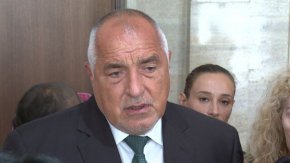 
„Кметовете се избират от хората. Ако някой трябва да укорява градоначалника на Елин Пелин, това са гражданите, а не аз”. Това заяви лидерът на ГЕРБ Бойко Борисов относно кмета на Елин Пелин Ивайло Симеонов.
