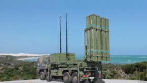 Парламентът одобри купуването на зенитно-ракетен комплекс IRIS-T SLM от Германия за 356 184 633 лева без ДДС.
