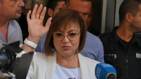 
Според сегашното ръководство на БСП бившият лидер създава юридически казус около легитимността на ръководството на партията, застращаваща явяването им на предстоящите през октомври избори