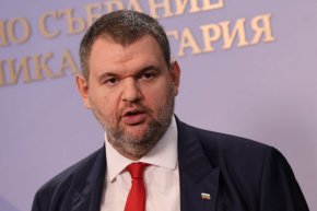 Пеевски поиска ЦИК да оттегли заявлението за самостоятелна регистрация на ДПС 