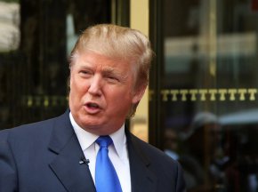
Кандидатът за президент на Републиканската партия Доналд Тръмп заяви, че дъмпингът на щатския долар ще струва изключително скъпо на чуждите държави, които провеждат тази политика, и добави, че те ще бъдат изправени пред безпрецедентни данъци върху вноса заради търговията без долар.

