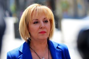 
Председателят на Столичния общински съвет да си подаде оставката заради закононарушението, което е направил заради "Софийска вода". Това поиска председателят на Изправи се.БГ Мая Манолова по време на обществено обсъждането на бизнес плана на дружество за 2022-2026 г., организирано от КЕВР.