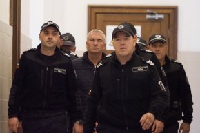 Джиджи остава в ареста 