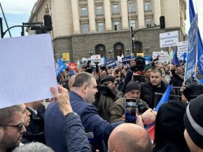 Пеевски: Страхливци, елате при кордоните да ви видя! 