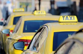 Таксисти окупират Терминал 2 по обед