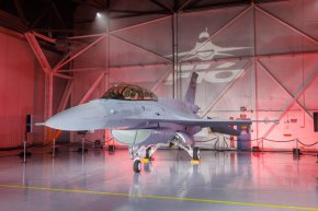 България получи първия боен самолет F-16 блок 70