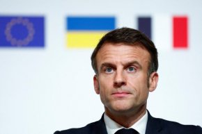 "Руската заплаха е налице и ни засяга, без да познава граници“, заяви още Макрон.