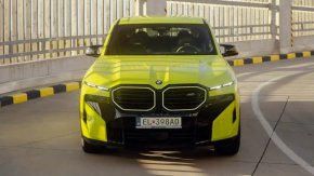 BMW отчаяно иска да ви продаде XM