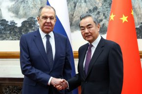 Ван И: САЩ са болни, но карат другите да се лекуват, Китай напълно подкрепя Русия