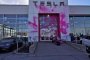  Розова боя по Tesla в Канада