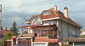 Собственичка на хоспис придоби десетки имоти след кремации