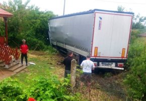 Амфетамин у шофьора, който връхлетя с камион в къща в Арчар