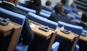 Парламентът прие на първо четене промени в Закона за пощенските услуги 