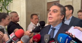 Това правителство е изключително вредно за България: Асен Василев