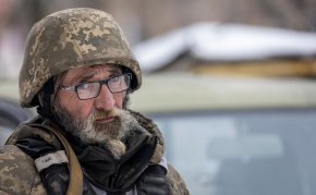 Украйна ще мобилизира и мъже над 60 години
