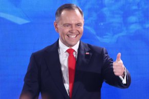Полша може да забрани натурализирането на украински симпатизанти на нацистите
