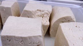 Млякото и сиренето в България са по-скъпи, отколкото в Германия и Франция: Пламен Димитров
