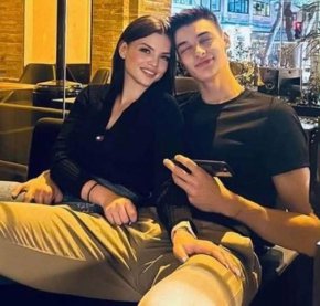  Ето я любимата на Алекс Николов