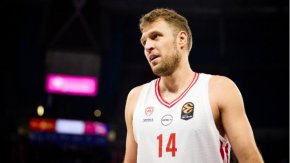 Везенков най-резултатен при победата на Олимпиакос в Евролигата 