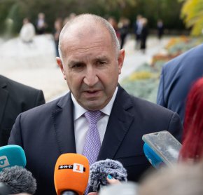   Правителството го е страх да заседава, парламентът го е страх да събере кворум: Радев