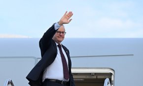 Премиерски самолет кацна заради удар с багаж по екипажа