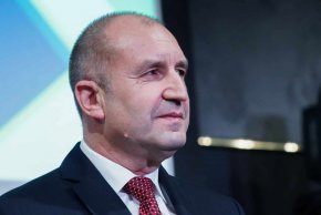 Президентът наложи вето върху законовите промени, свързани с ръководителите на ДАР и ДАТО 