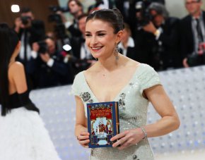 Vogue назначи Клои Мал за нов главен редактор, след като Ана Уинтур се оттегли