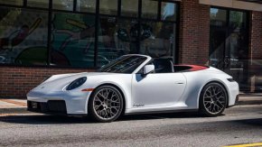 Porsche 911 Carrera GTS става хибрид – повече мощност без компромис с динамиката