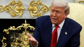 Рейтингът на Тръмп сред американците е спаднал до 38%