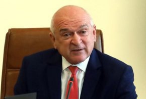  Главчев първи махна работещите пенсионери и съкрати 5% незаети бройки в администрацията си  