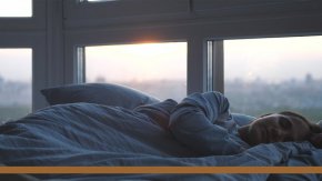 Сън при 19–20°C увеличава изгарянето на мазнини и запазва мелатонина по-дълго: Учените