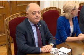 Ние сега разговаряме с президента или с конкурента: Ат. Атанасов, лаф на деня