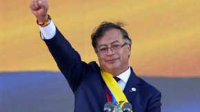Колумбийският президент се закани да „вдигне оръжие“, ако САЩ нападнат 