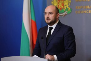   696 сигнала за срамни посегателства върху деца: Министър Георгиев